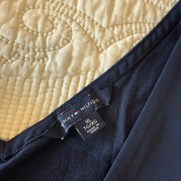 Tommy Hilfiger silky blue sleeveless top - flowy and perfect for layering! XL - Picture 2 of 6